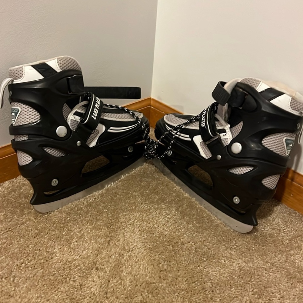 Lake placid adjustable youth ice skates. Good condition